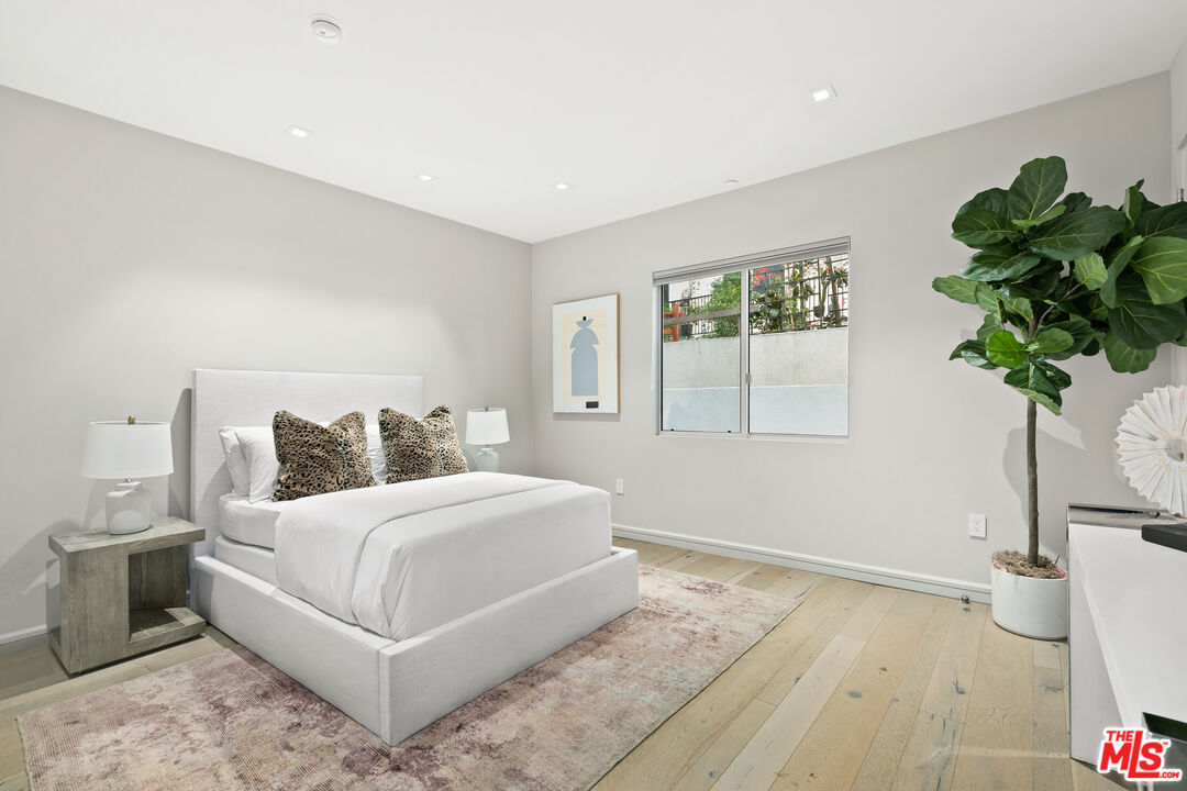 2391 Roscomare Rd Unit: 202