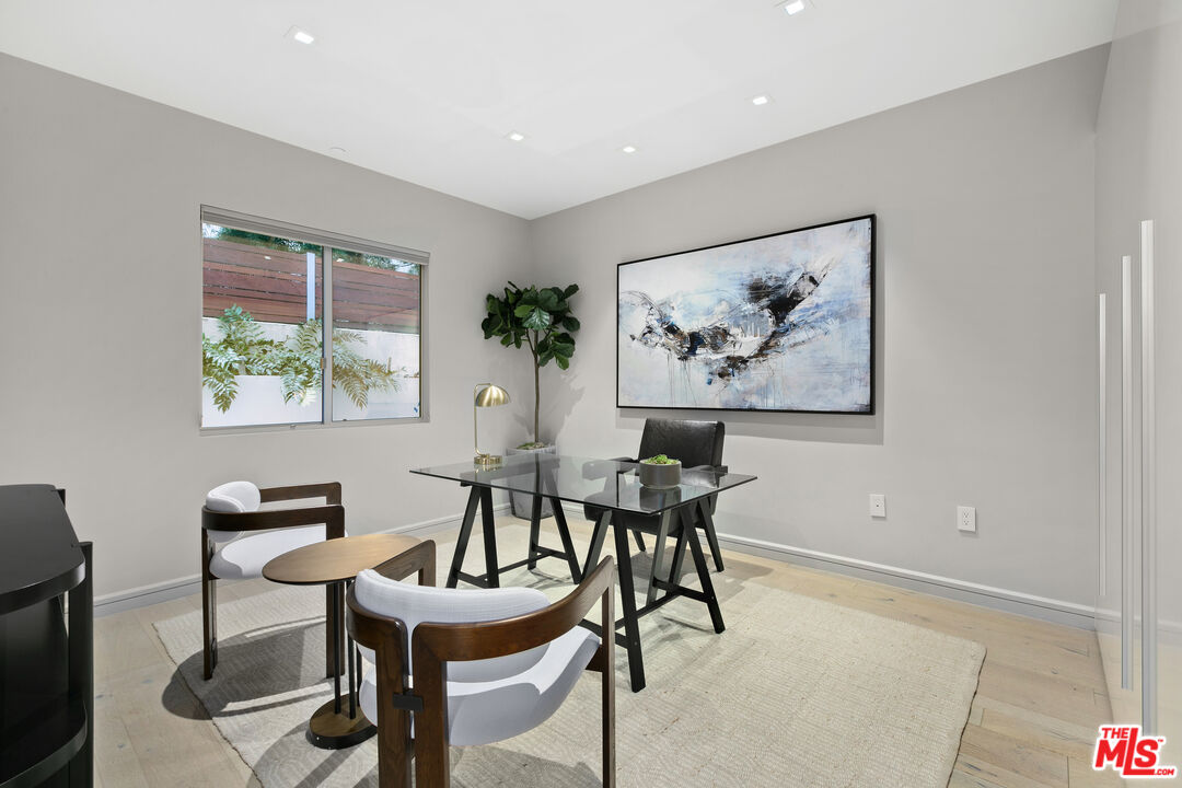 2391 Roscomare Rd Unit: 202