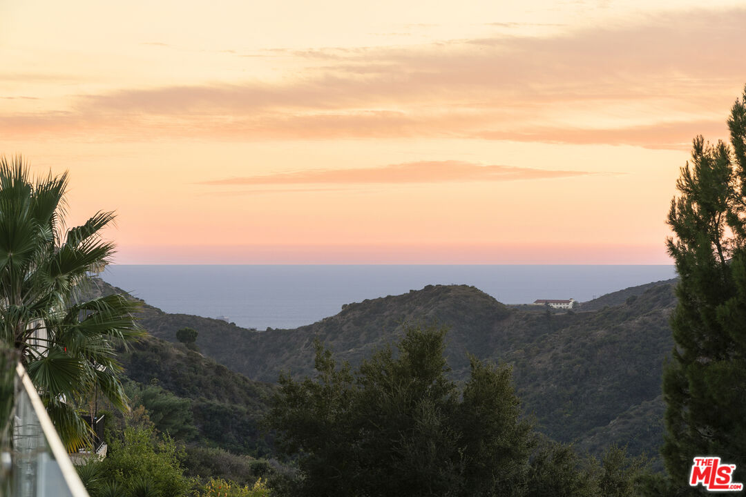 2391 Roscomare Rd Unit: 202