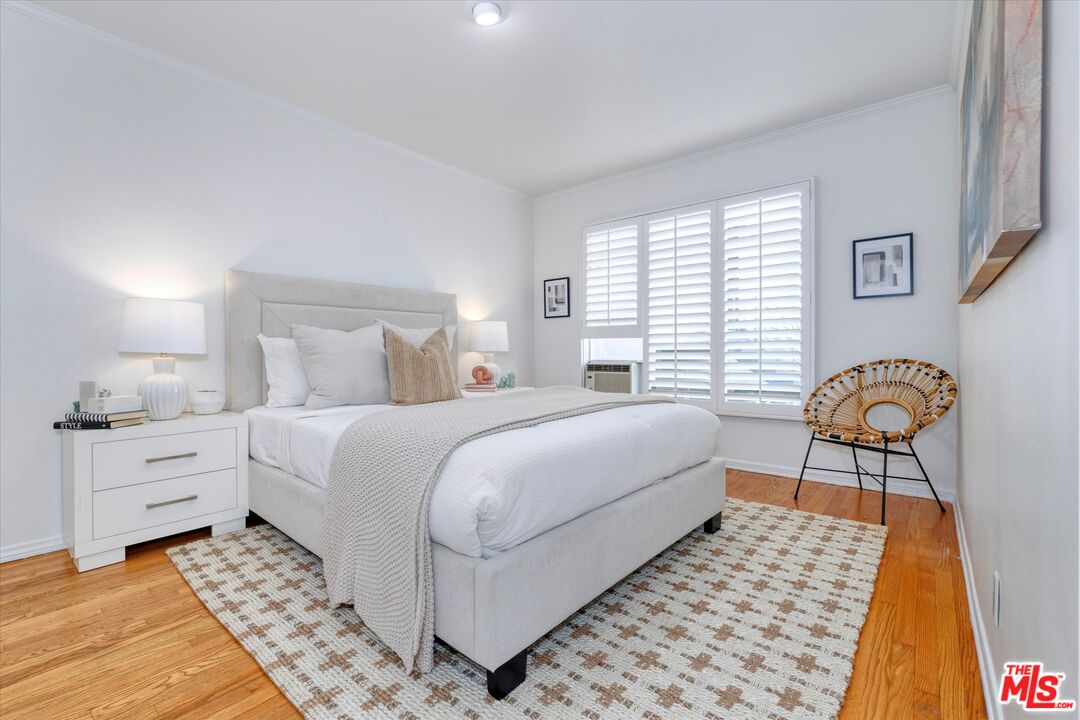 1275 N Harper Ave Unit: 4