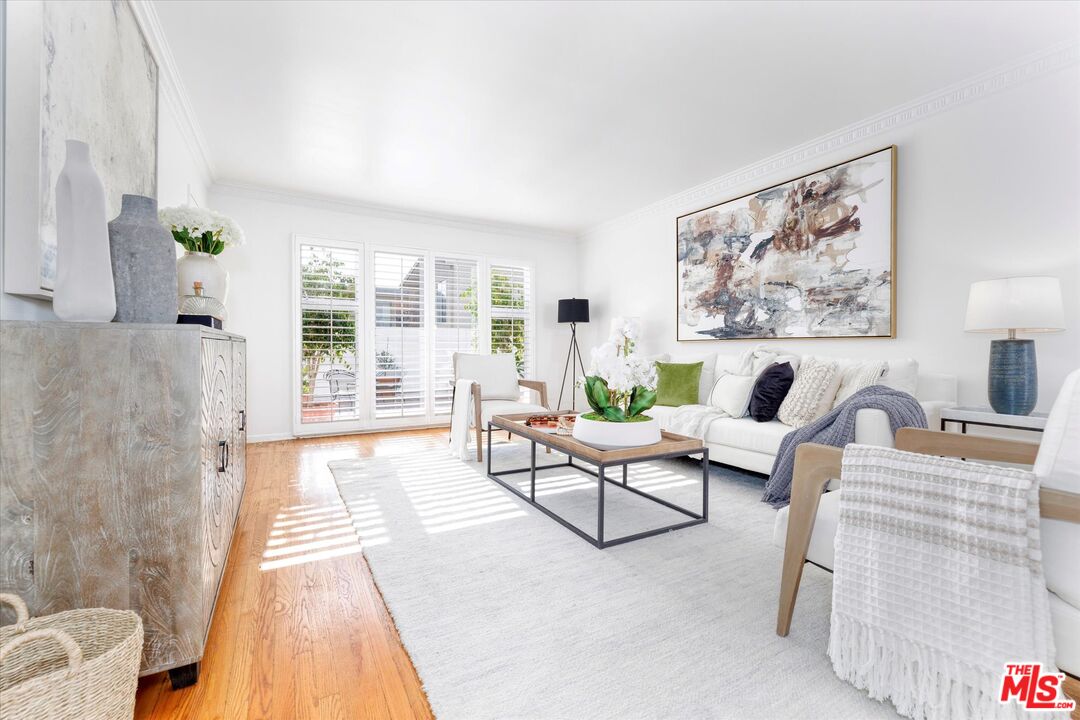 1275 N Harper Ave Unit: 4