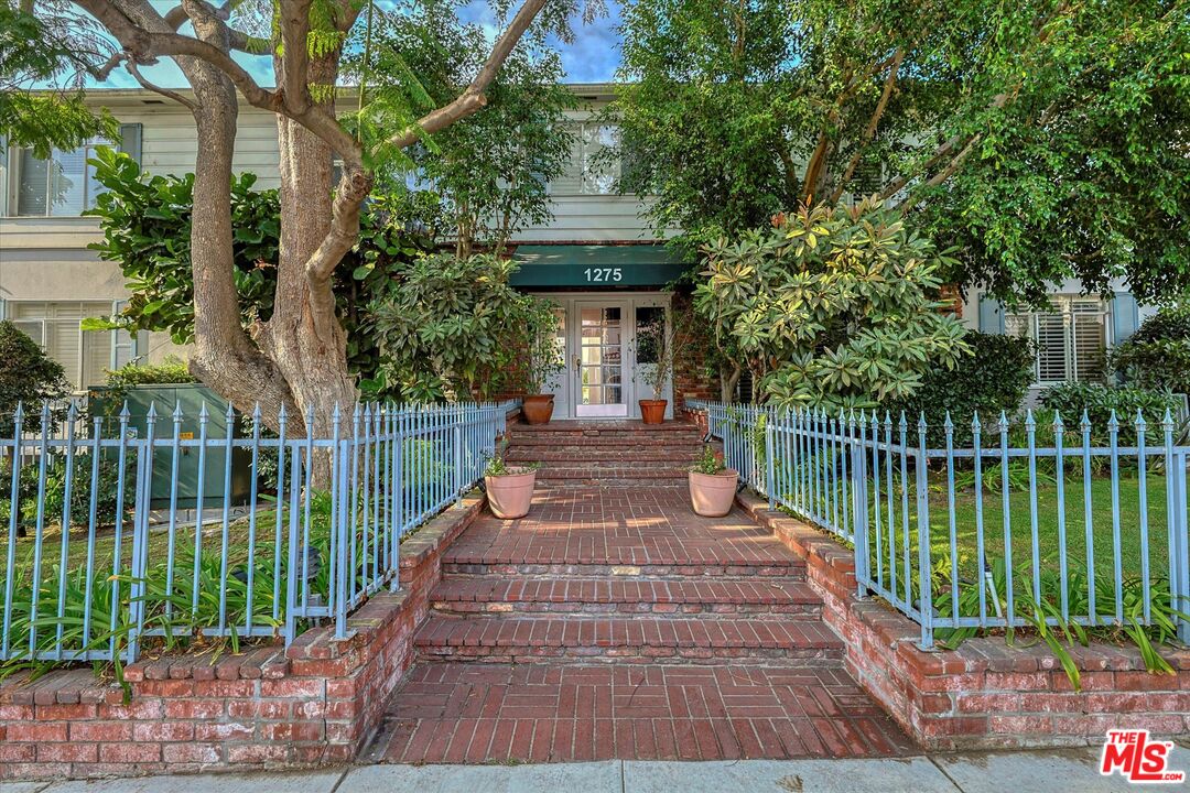 1275 N Harper Ave Unit: 4