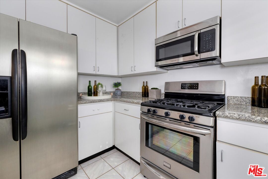 1275 N Harper Ave Unit: 4