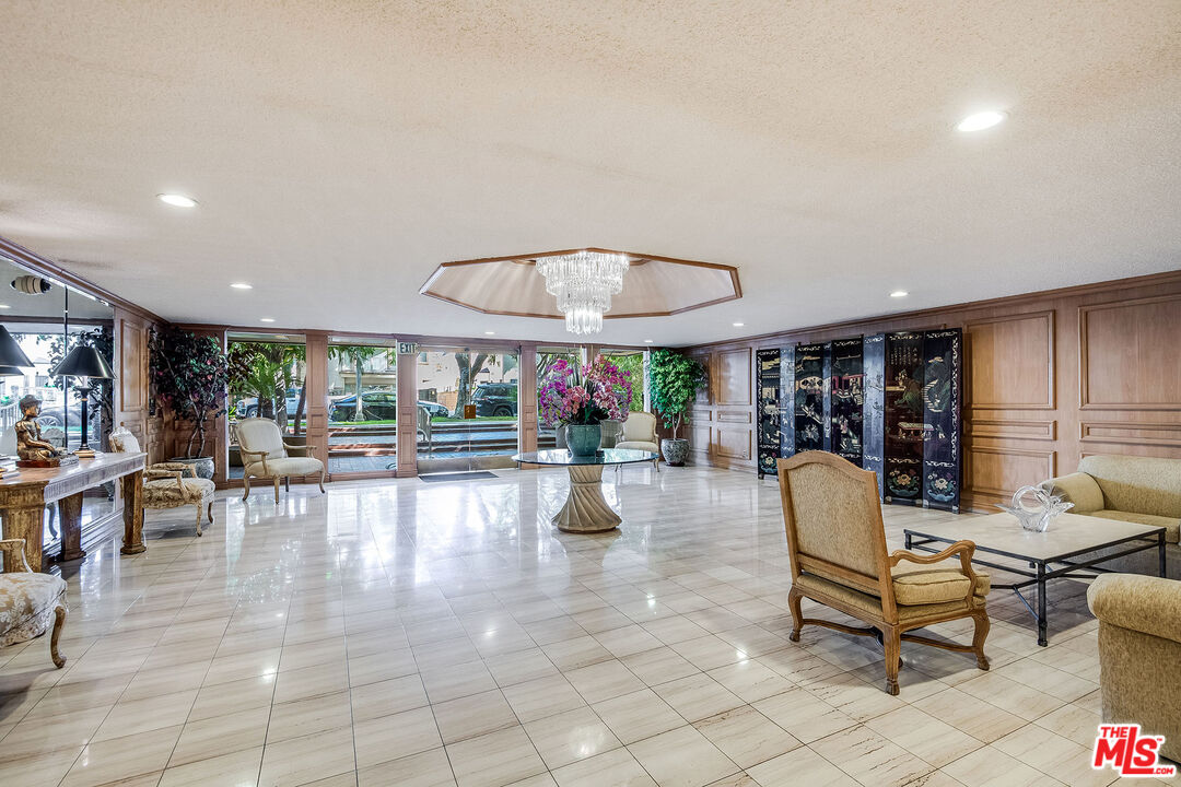 339 N Palm Dr Unit: 601