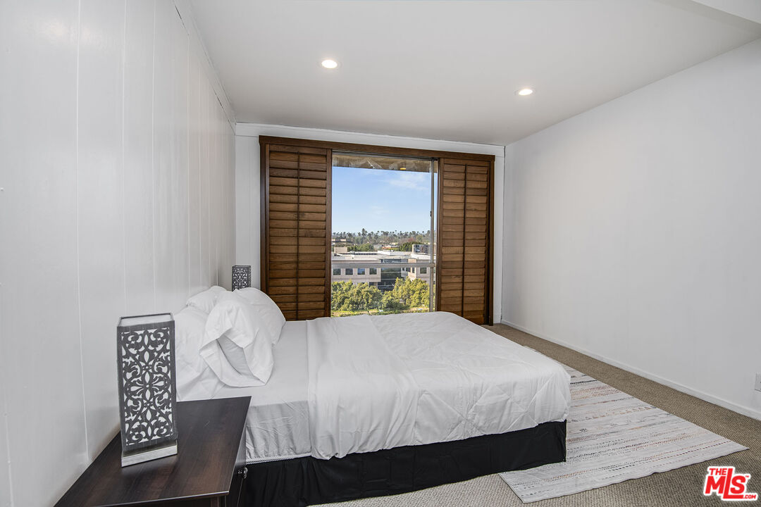 339 N Palm Dr Unit: 601