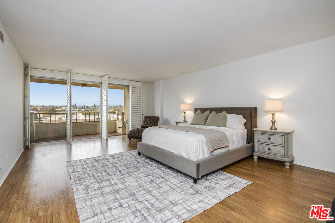 339 N Palm Dr Unit: 601