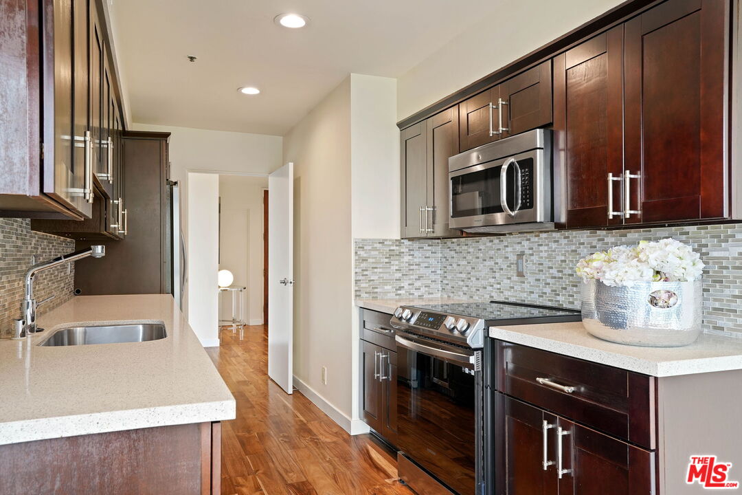 10790 Wilshire Blvd Unit: 305