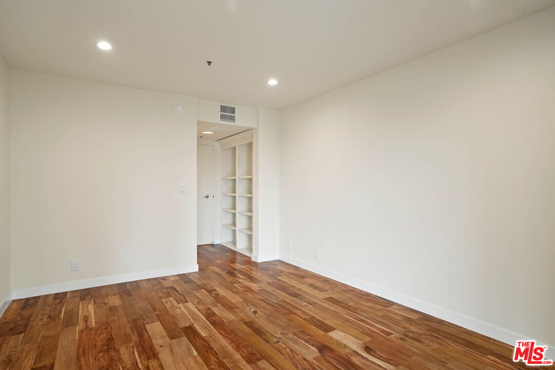 10790 Wilshire Blvd Unit: 305