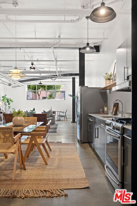 500 Molino St Unit: 114