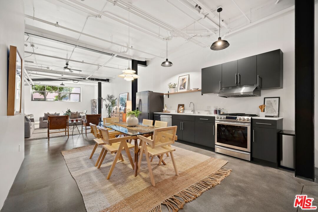 500 Molino St Unit: 114