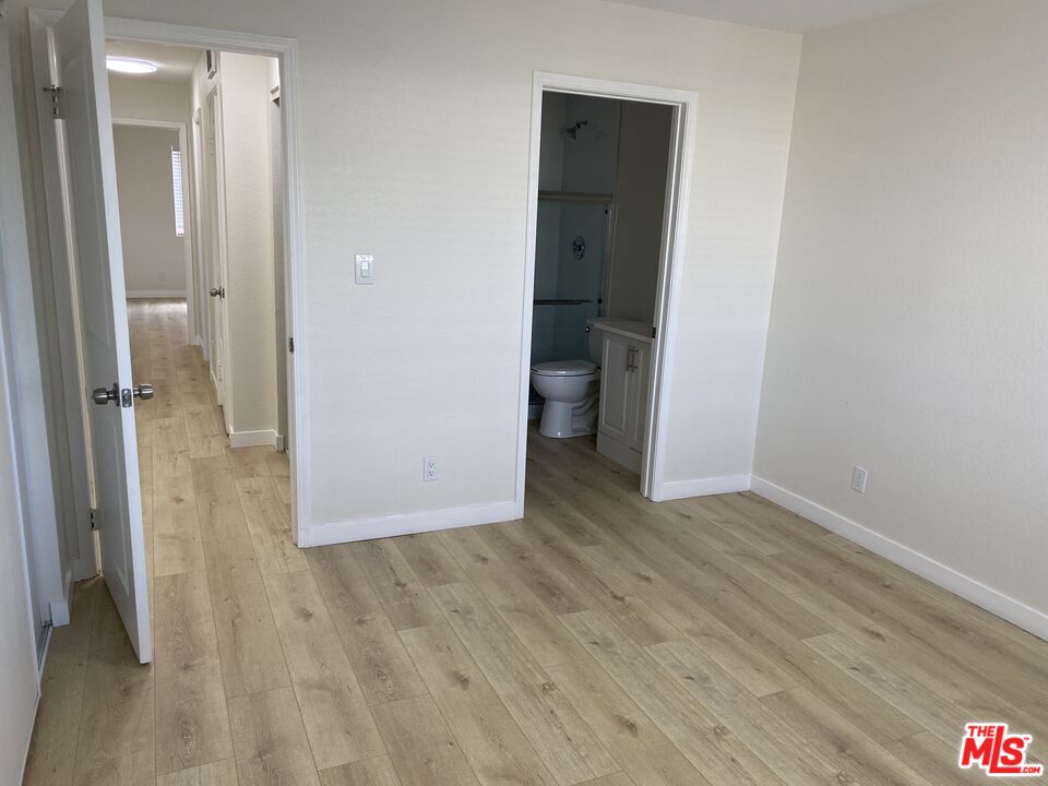 516 Venice Way Unit: 2