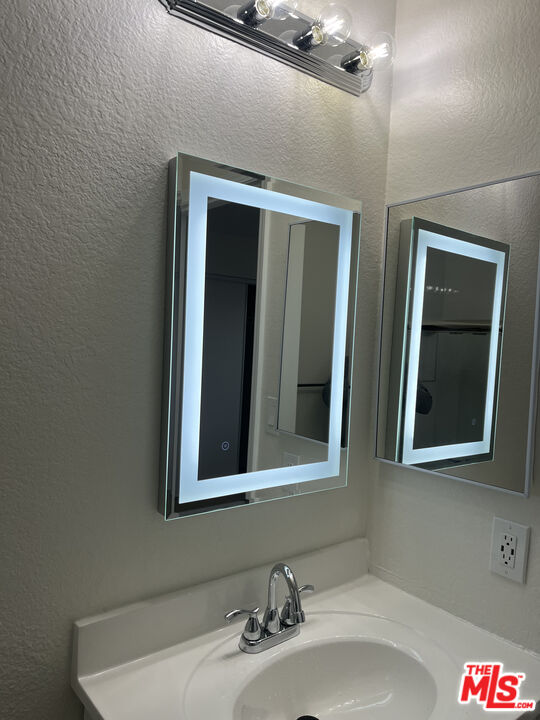 516 Venice Way Unit: 2