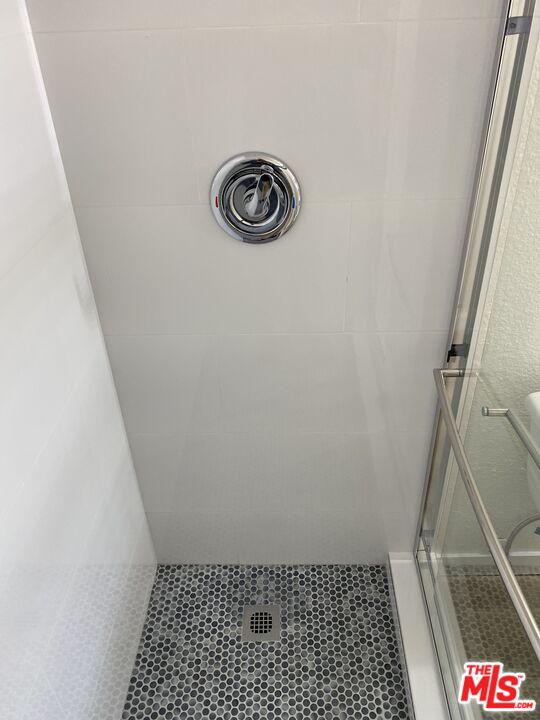 516 Venice Way Unit: 2