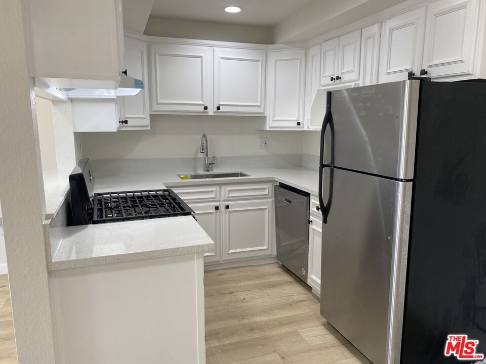 516 Venice Way Unit: 2