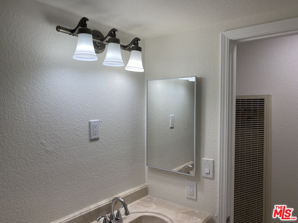 516 Venice Way Unit: 2