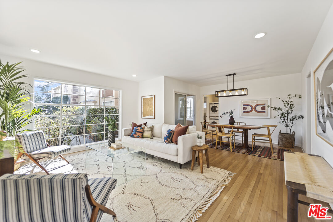 939 N Glendale Ave Unit: 3