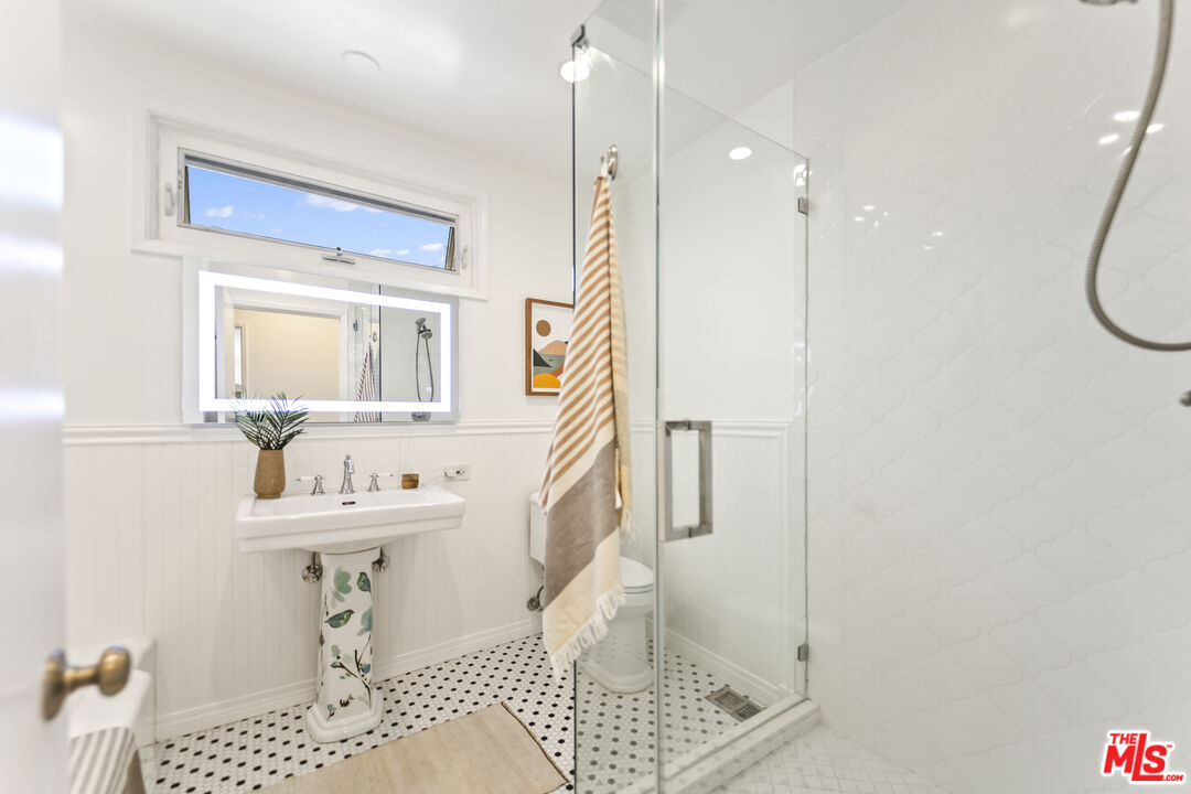 939 N Glendale Ave Unit: 3