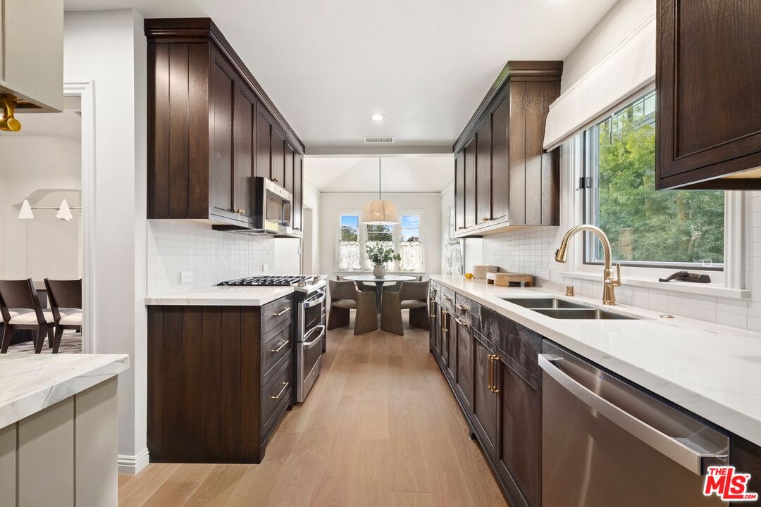 350 N Alta Vista Blvd