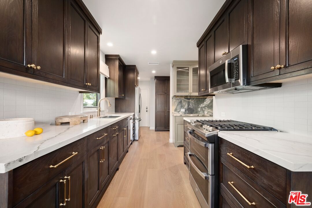 350 N Alta Vista Blvd