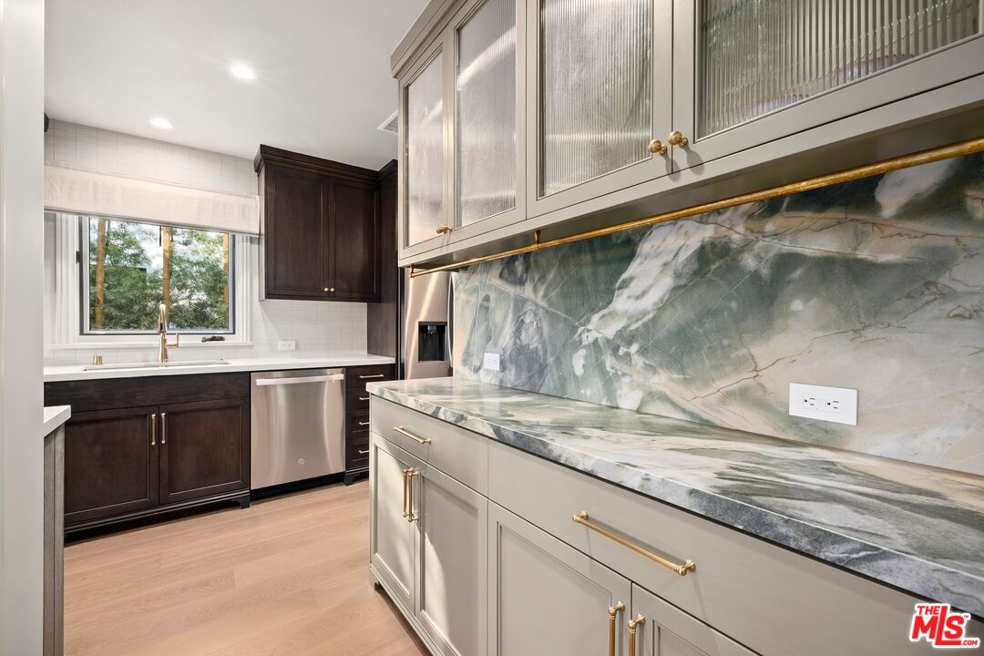 350 N Alta Vista Blvd