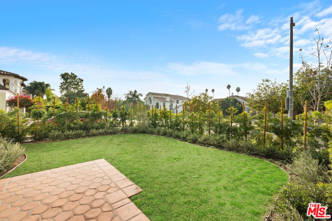 350 N Alta Vista Blvd