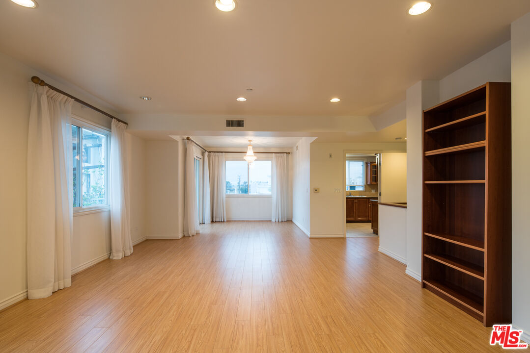 11824 Darlington Ave Unit: PH3