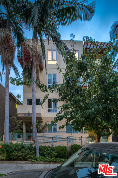 11824 Darlington Ave Unit: PH3