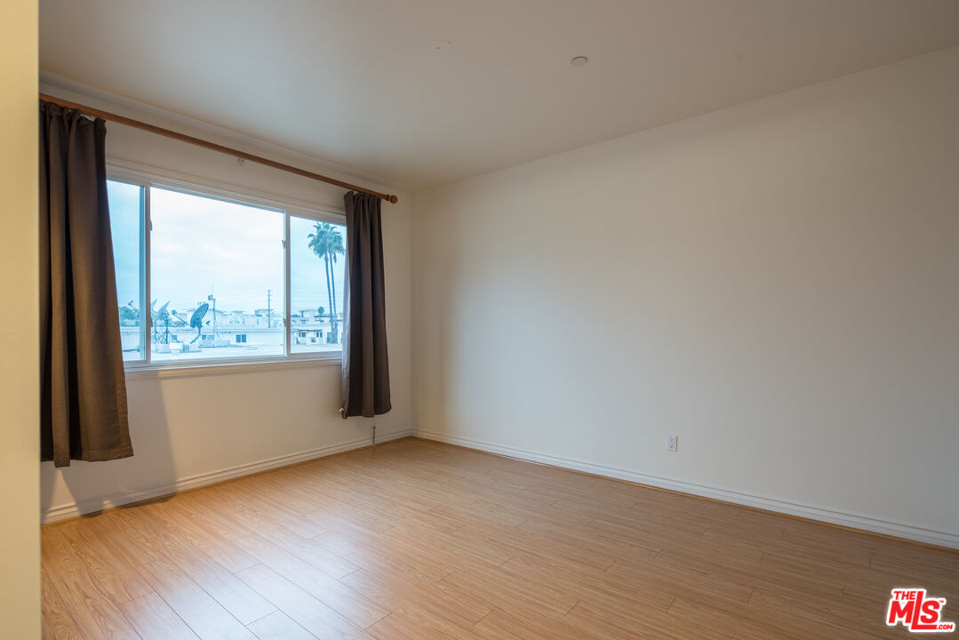 11824 Darlington Ave Unit: PH3