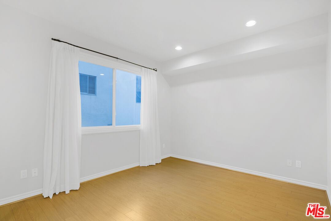 11824 Darlington Ave Unit: PH3