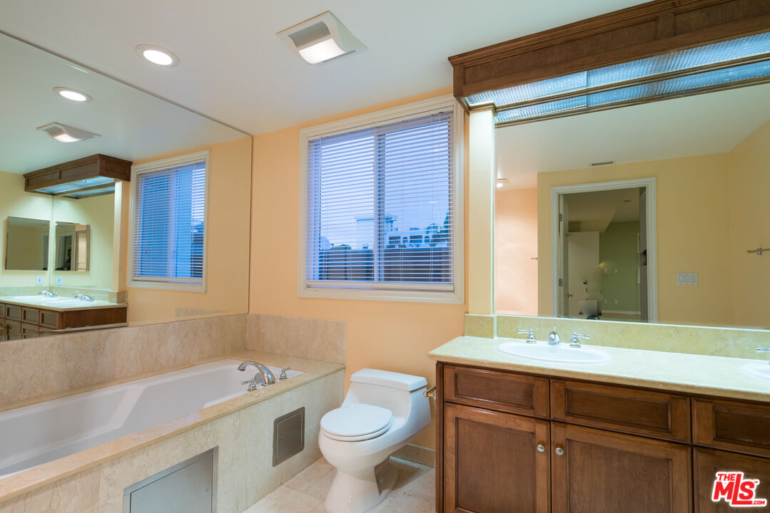 11824 Darlington Ave Unit: PH3