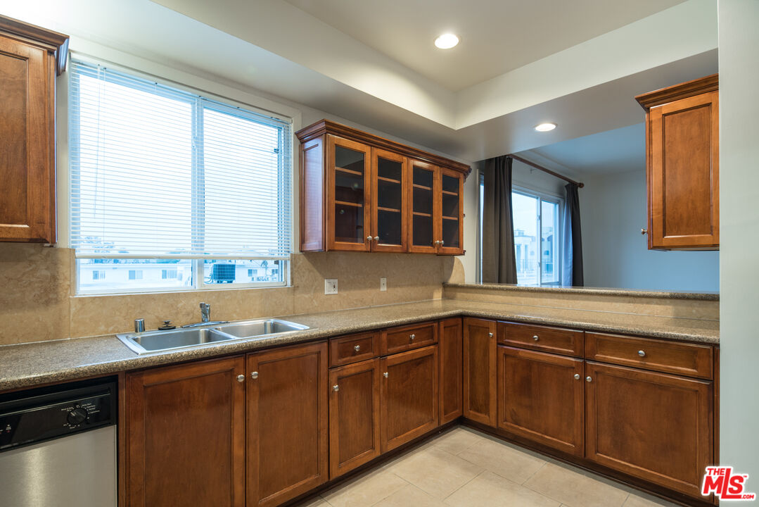 11824 Darlington Ave Unit: PH3