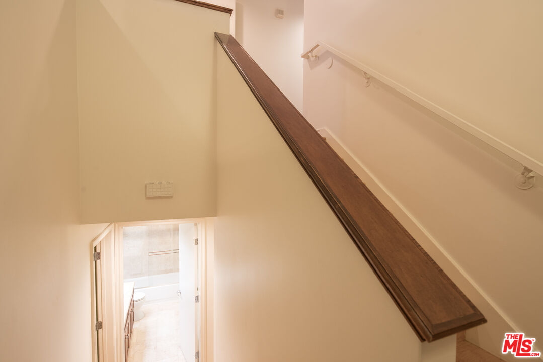 11824 Darlington Ave Unit: PH3