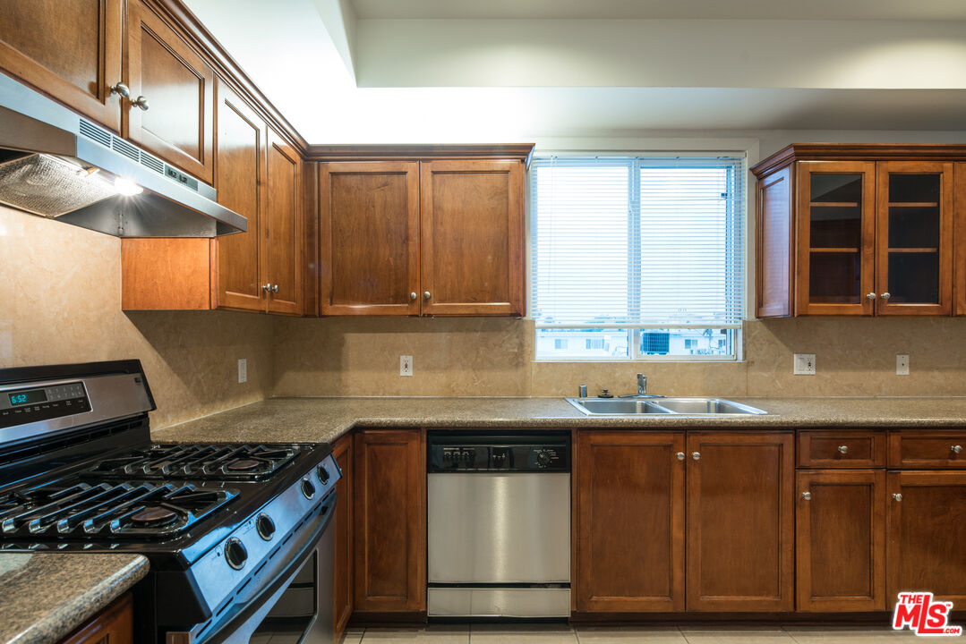 11824 Darlington Ave Unit: PH3