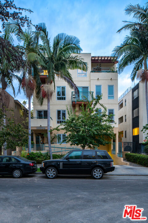 11824 Darlington Ave Unit: PH3