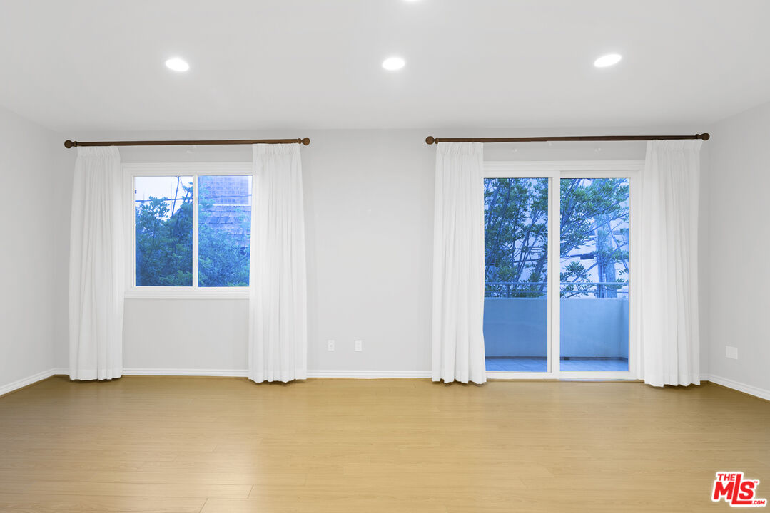 11824 Darlington Ave Unit: PH3