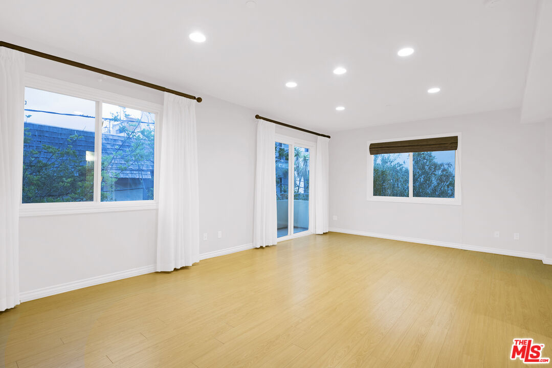 11824 Darlington Ave Unit: PH3