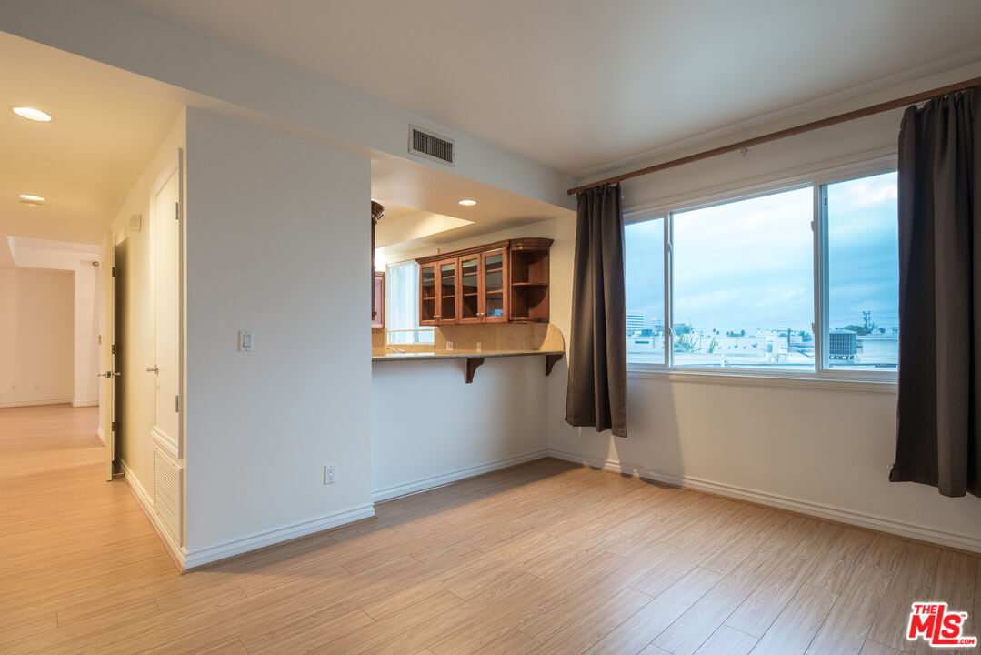 11824 Darlington Ave Unit: PH3