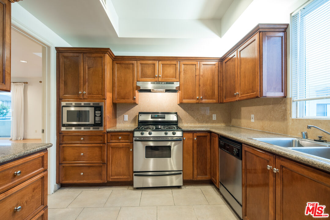 11824 Darlington Ave Unit: PH3