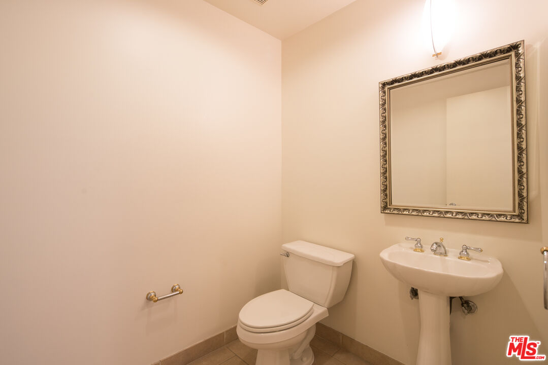 11824 Darlington Ave Unit: PH3