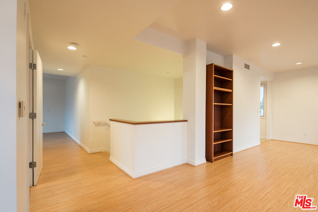 11824 Darlington Ave Unit: PH3