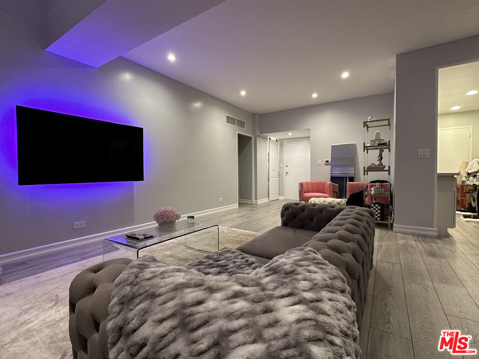 10501 Wilshire Blvd Unit: 1006