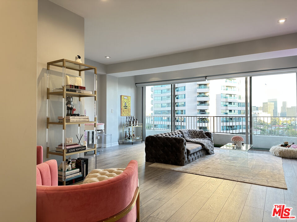 10501 Wilshire Blvd Unit: 1006