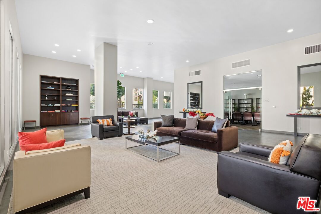 10501 Wilshire Blvd Unit: 1006