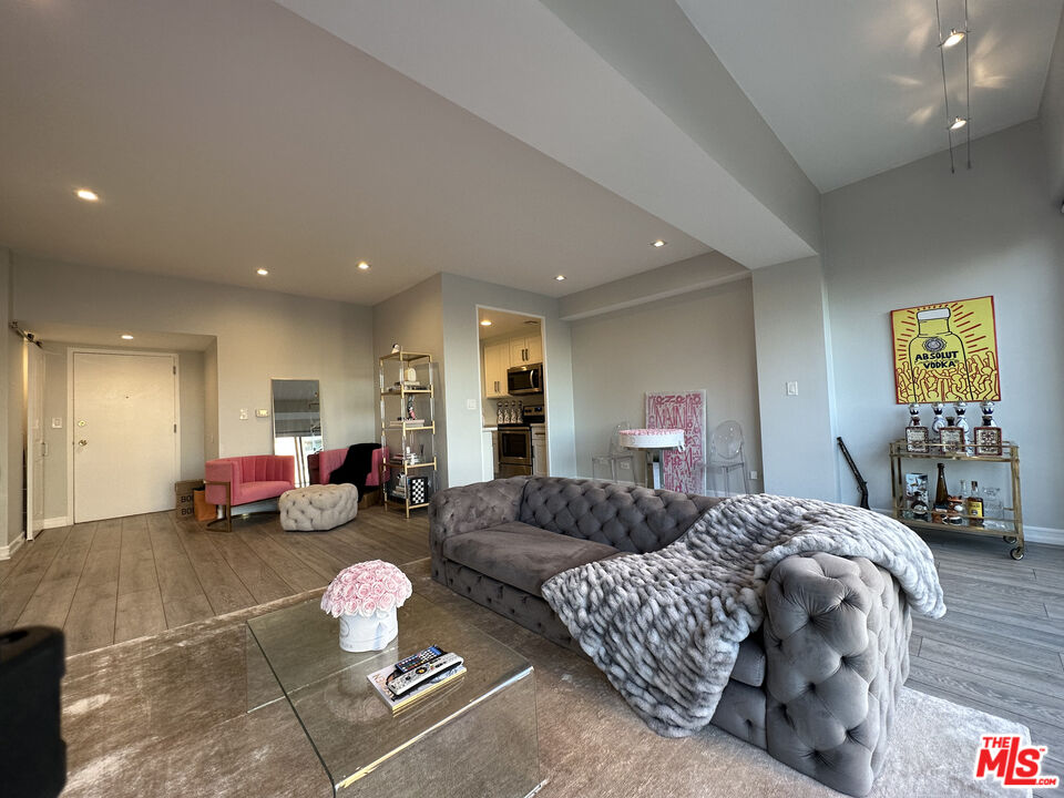 10501 Wilshire Blvd Unit: 1006