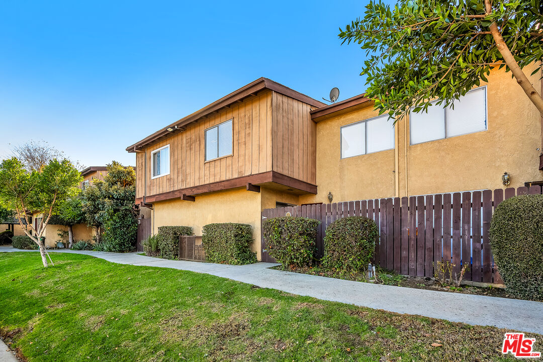 7301 Lennox Ave Unit: D03