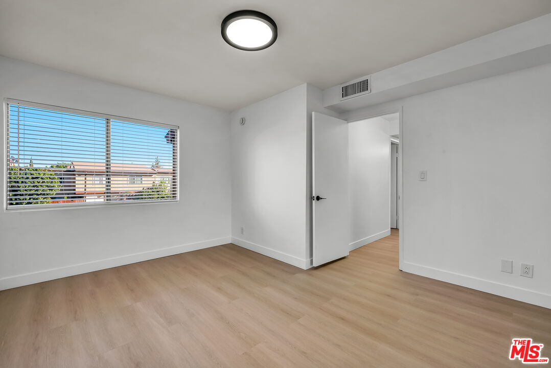 7301 Lennox Ave Unit: D03