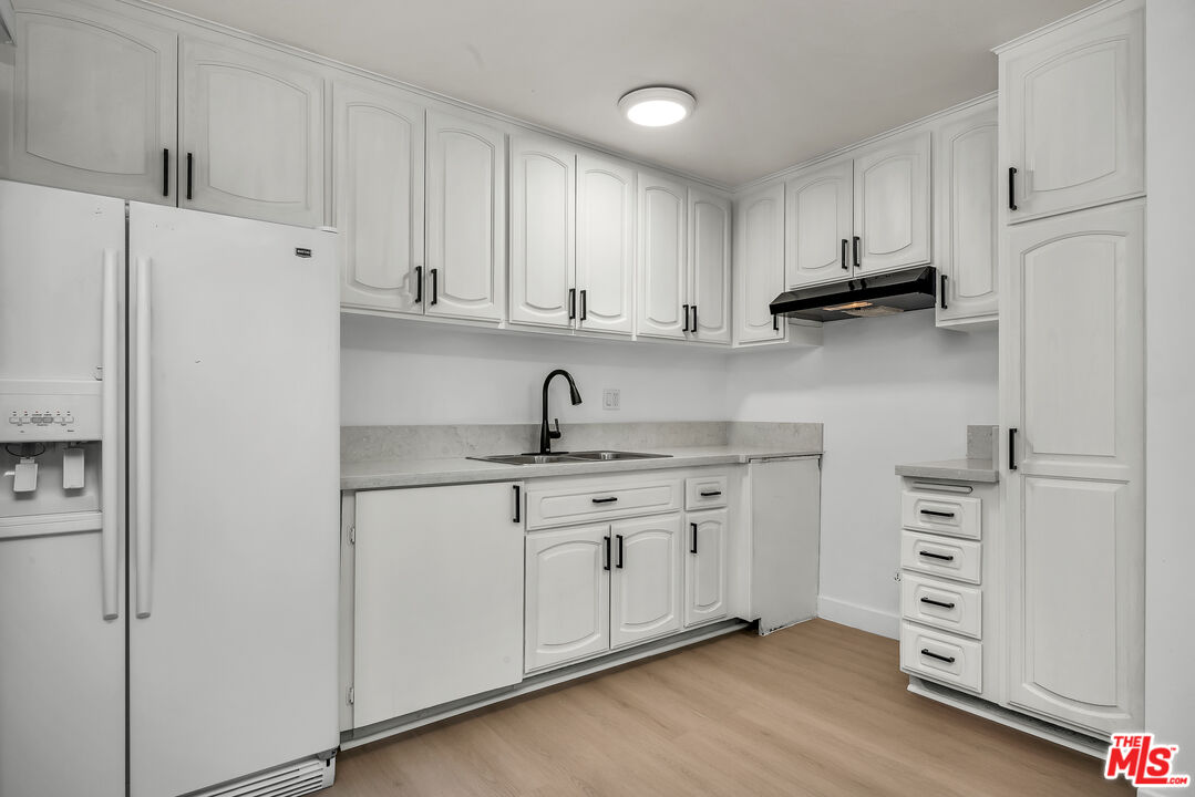 7301 Lennox Ave Unit: D03