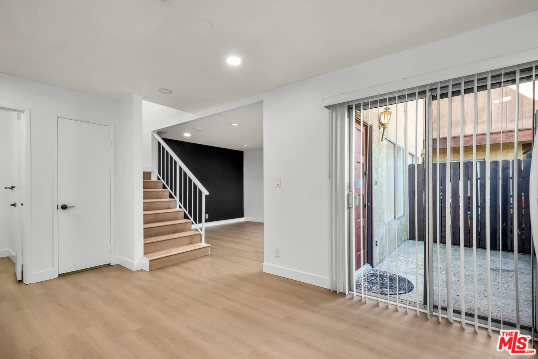 7301 Lennox Ave Unit: D03