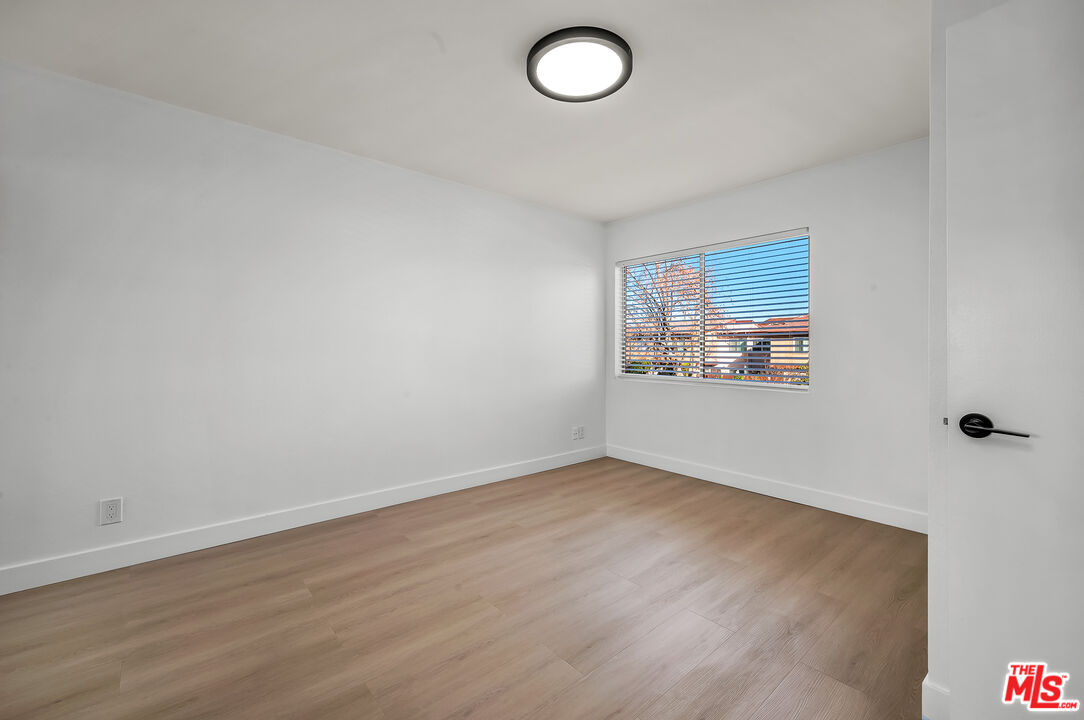 7301 Lennox Ave Unit: D03