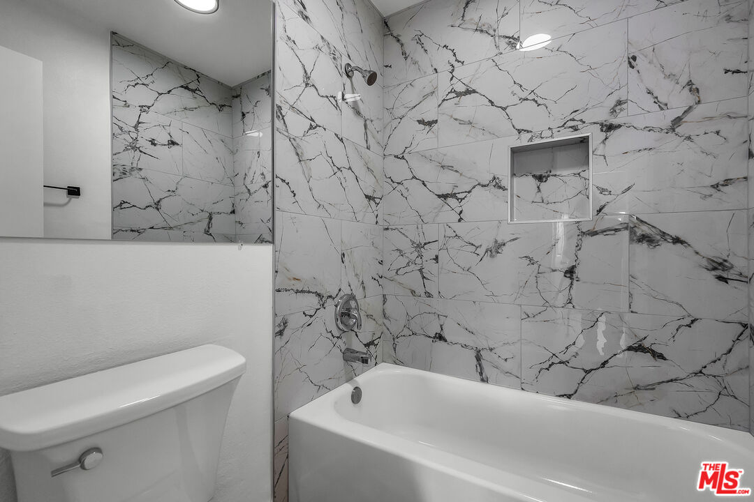 7301 Lennox Ave Unit: D03